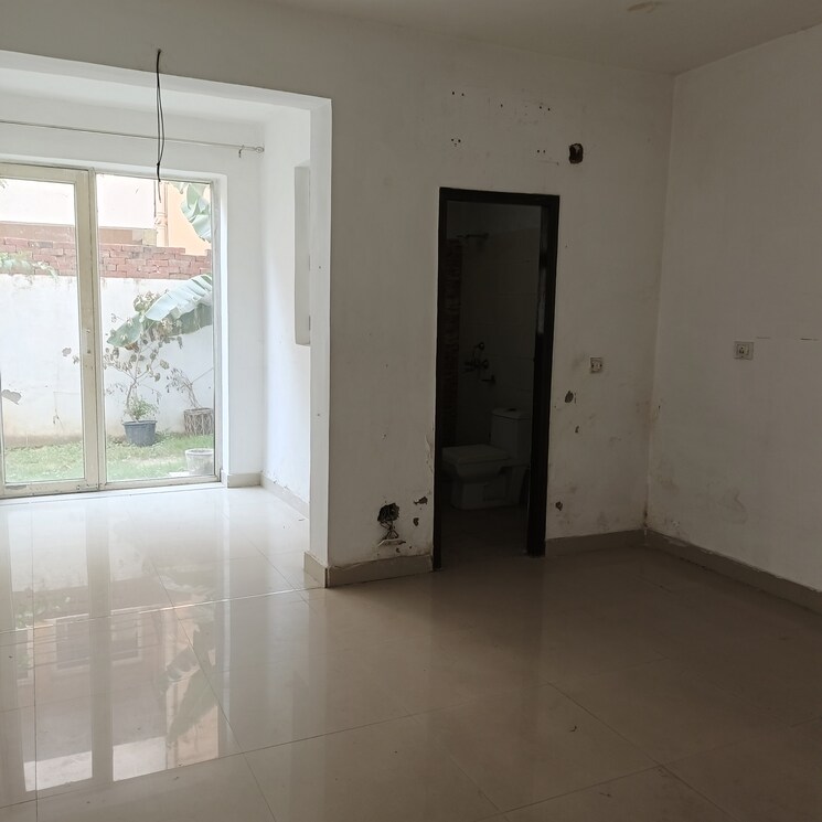 Room, puri-vip-floors 3 Bedroom 300 Sq.Yd. Builder Floor In Sector 81 Faridabad 8791676