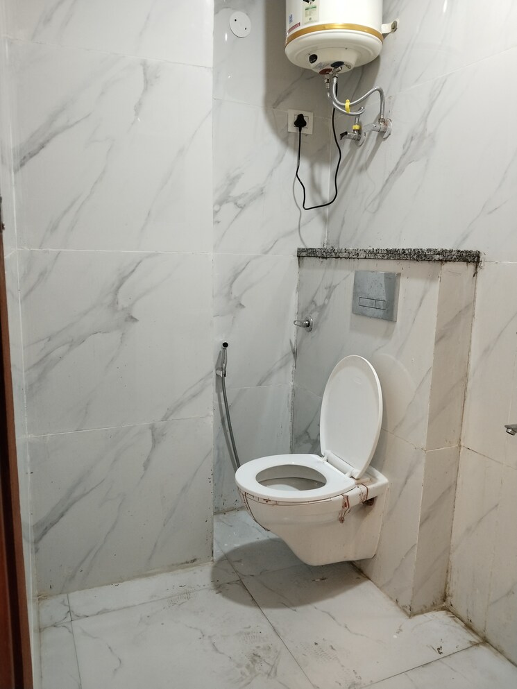 Bathroom, khirki extension 3 Bedroom 1200 Sq.Ft. Apartment In Khirki Extension Delhi 8791680