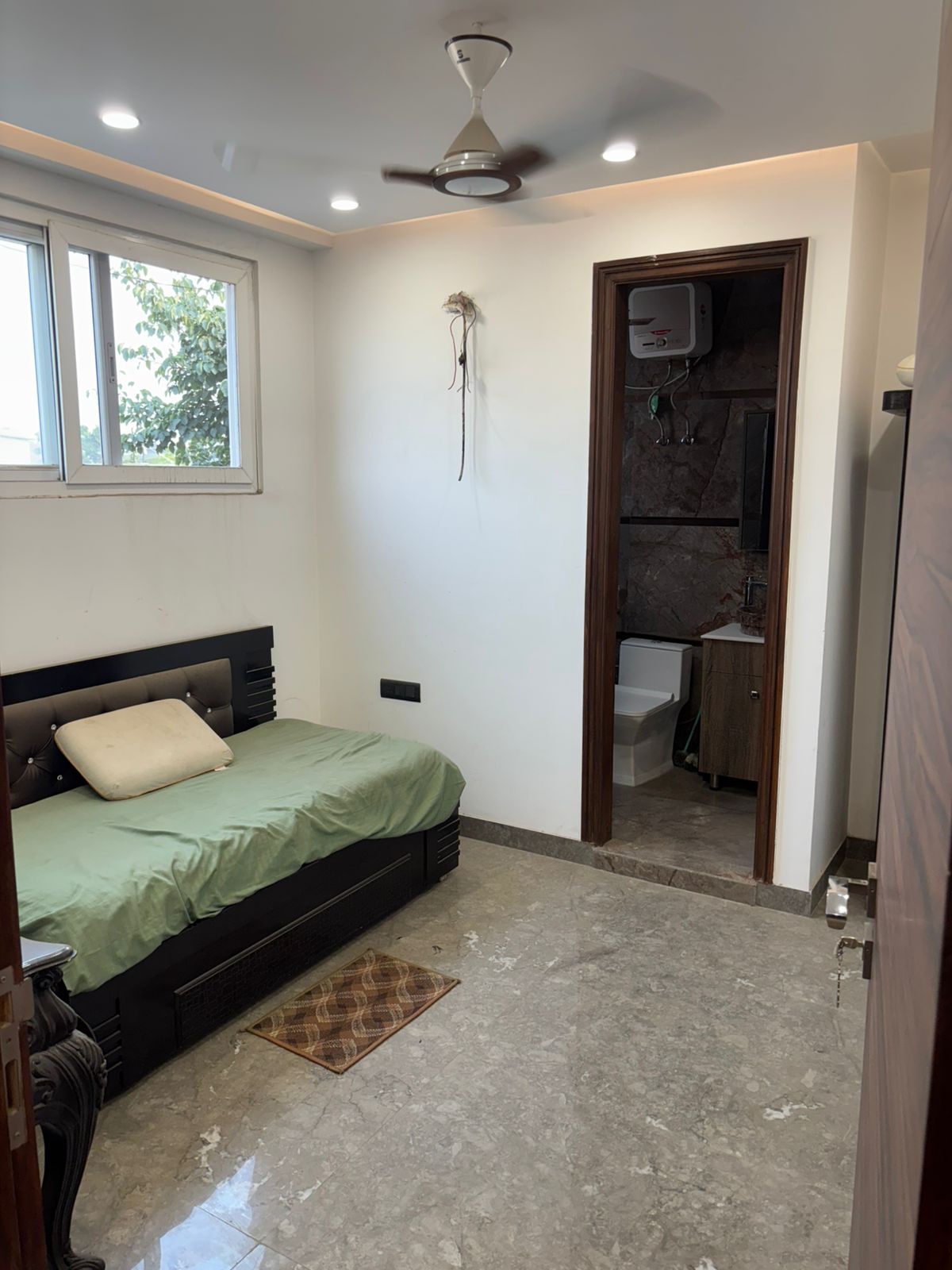 5 BHK + Pooja Room,Servant Room,Study Room,Extra Room Builder Floor For Rent in DLF Phase II