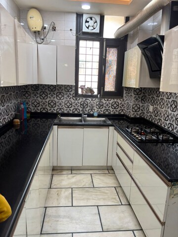 Kitchen in 5 BHK Builder Floor at Dlf Phase ii – for Rent