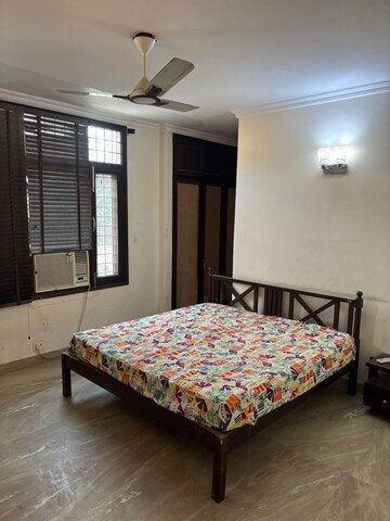 Bedroom in 5 BHK Builder Floor at Dlf Phase ii – for Rent