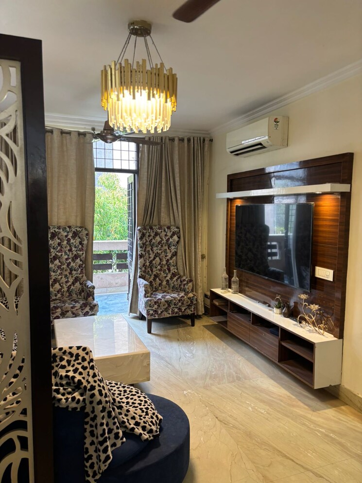 Living Room, dlf phase ii 5 Bedroom 350 Sq.Yd. Builder Floor In Dlf Phase ii Gurgaon 8791695