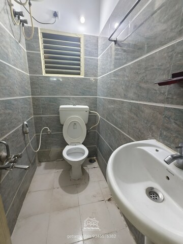 Master Bedroom in 2 BHK Builder Floor at Hsr Layout Sector 2 – for Rent