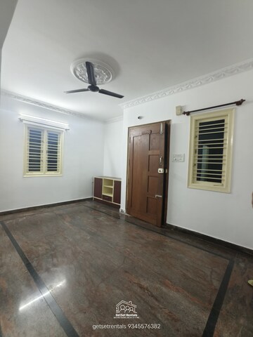 Room in 2 BHK Builder Floor at Hsr Layout Sector 2 – for Rent