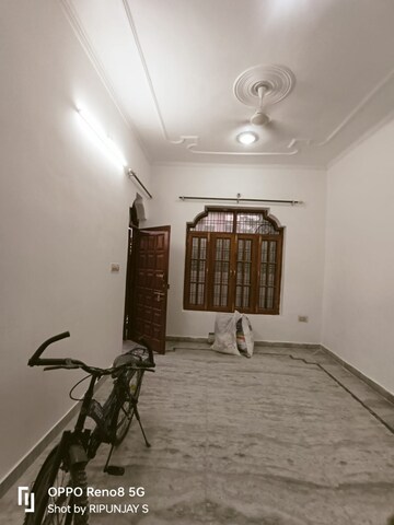 Room in 2.5 BHK Independent House at Gomti Nagar – for Rent