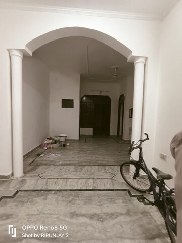 Room in 2.5 BHK Independent House at Gomti Nagar – for Rent