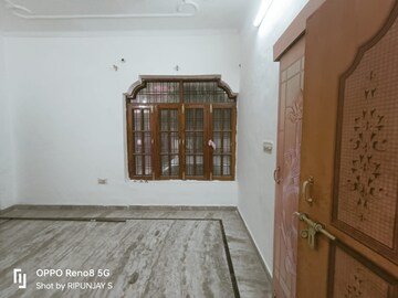 Bedroom in 2.5 BHK Independent House at Gomti Nagar – for Rent