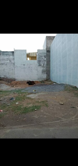  Plot For Sale in Jankipuram Extension
