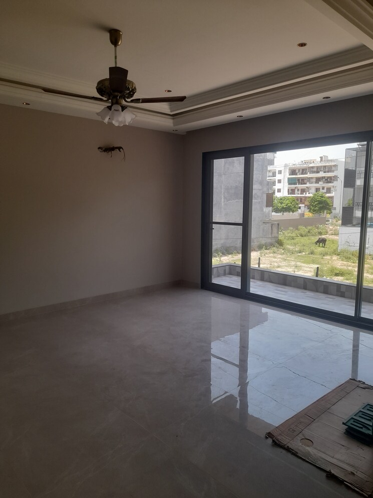 Balcony, parklands 3 Bedroom 1850 Sq.Ft. Builder Floor In Sector 85 Faridabad 8791702
