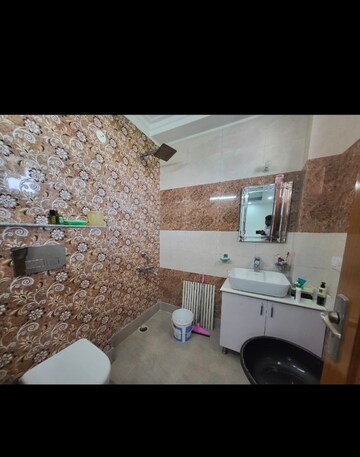 Master Bedroom in 3 BHK Builder Floor at RWA Residential Society Sector 46, Sector 46 – for Rent