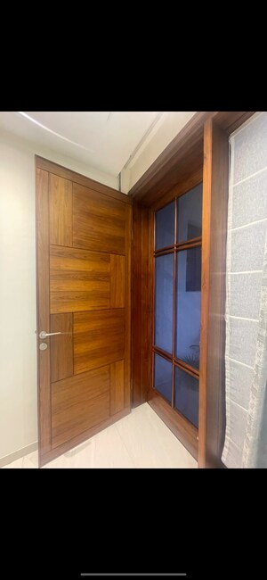 Room in 3 BHK Apartment at Sector 51 – for Sale