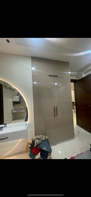 Room in 3 BHK Apartment at Sector 51 – for Sale