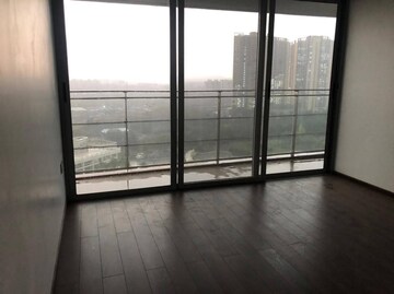 Room in 2.5 BHK Apartment at Amanora Gateway Towers, Hadapsar – for Rent