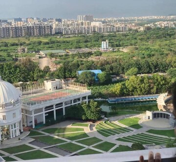 2.5 BHK Apartment – Garden View at Amanora Gateway Towers, Hadapsar - for Rent