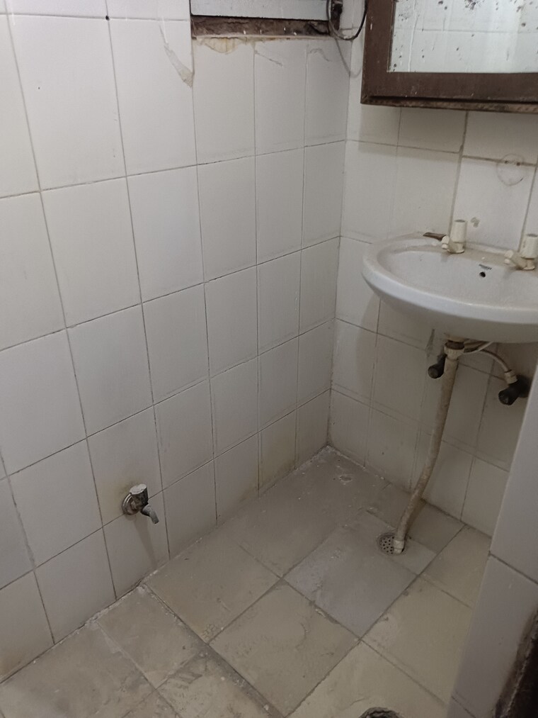 Bathroom, molarband 1 Bedroom 516 Sq.Ft. Apartment In Molarband Delhi 8791830