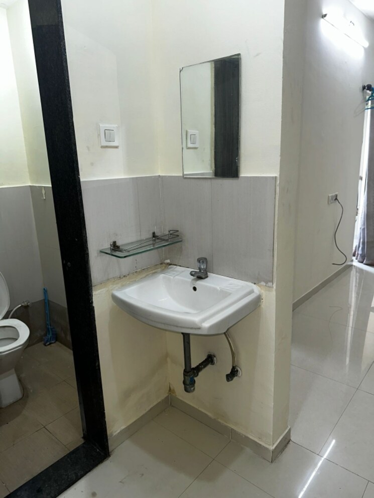 Bathroom, krushi-chs 1 Bedroom 550 Sq.Ft. Apartment In Gokhalenagar Pune 8791857