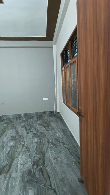 Room in 2 BHK Independent House at Gomti Nagar – for Rent