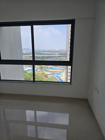 Room in 2 BHK Apartment at Kalpataru Immensa, Kolshet Road – for Rent