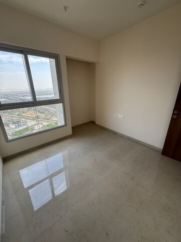 Room in 2 BHK Apartment at Piramal Vaikunth, Balkum Pada – for Sale