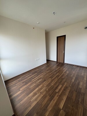 Room in 2 BHK Apartment at Piramal Vaikunth, Balkum Pada – for Sale