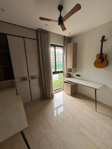 Room in 3 BHK Apartment at Lodha Sterling, Kolshet Road – for Rent