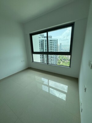 Room in 1 BHK Apartment at Kalpataru Immensa, Kolshet Road – for Sale