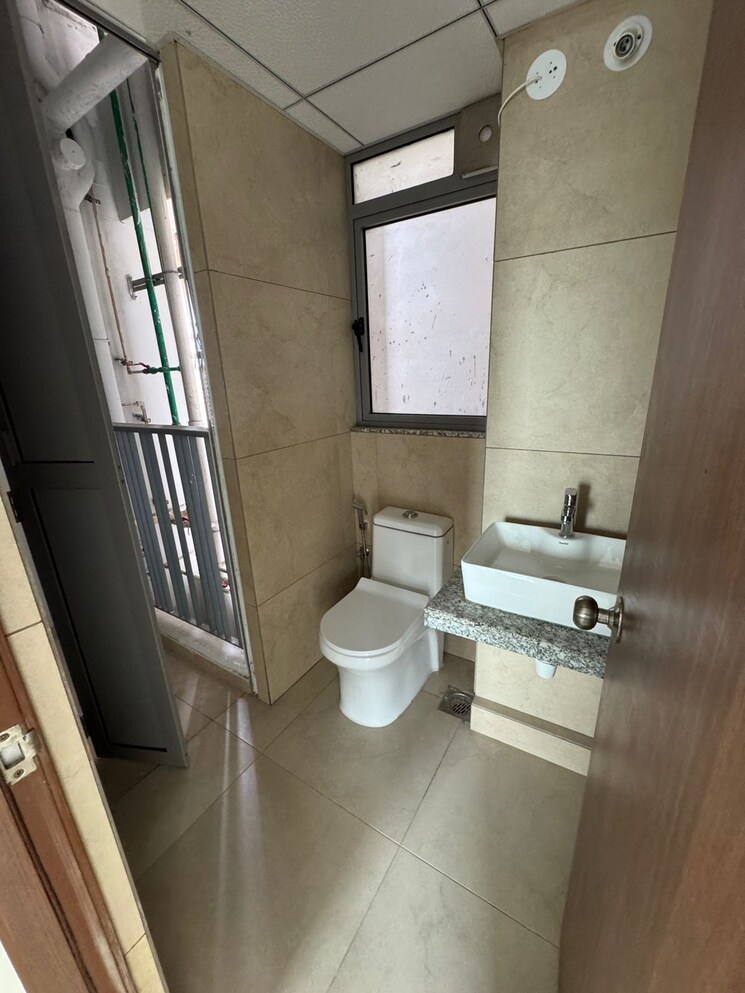 Bathroom, kalpataru-immensa 1 Bedroom 450 Sq.Ft. Apartment In Kolshet Road Thane 8791904