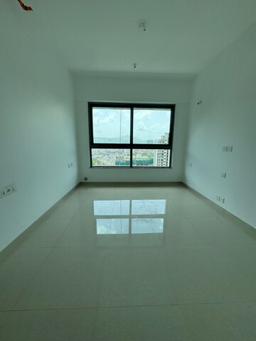 Room in 1 BHK Apartment at Kalpataru Immensa, Kolshet Road – for Sale