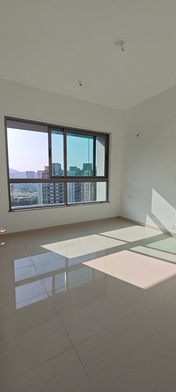 Room in 1 BHK Apartment at Kalpataru Immensa, Kolshet Road – for Sale