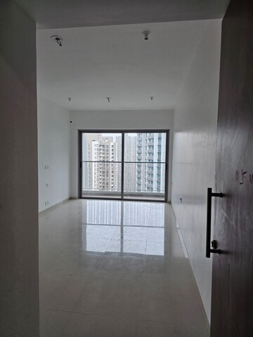 Room in 3 BHK Apartment at Kalpataru Immensa, Kolshet Road – for Sale