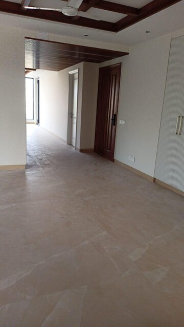 Building Lobby in 4 BHK Builder Floor at Sector 6 – for Rent
