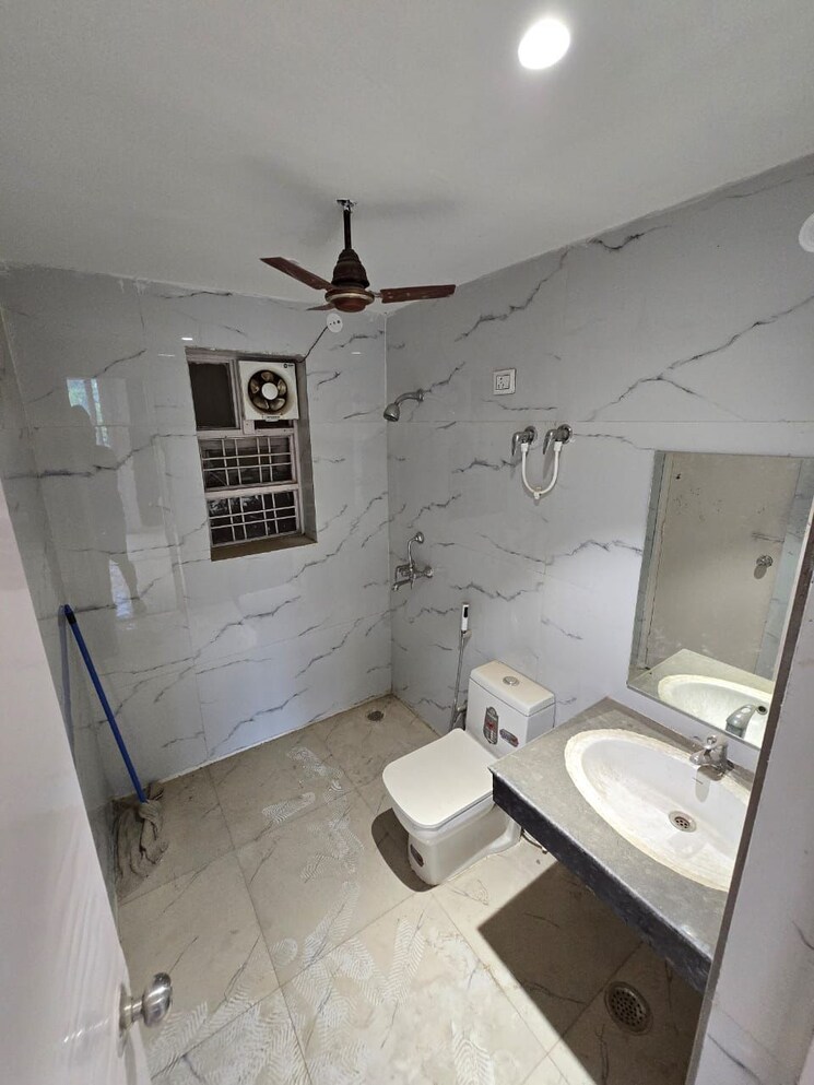Bathroom, brigade-gateway 4 Bedroom 4123 Sq.Ft. Apartment In Kokapet Hyderabad 8791962