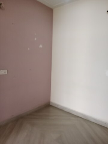 Room in 1.5 BHK Builder Floor at Ansals Sushant City – for Rent
