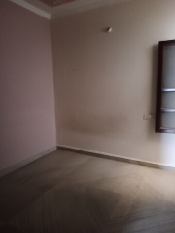 Room in 1.5 BHK Builder Floor at Ansals Sushant City – for Rent
