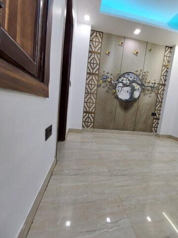 Room in 2 BHK Builder Floor at Vasundhara Sector 2b – for Sale