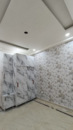 Furnished Amenities in 2 BHK Builder Floor at Vasundhara Sector 1 – for Sale