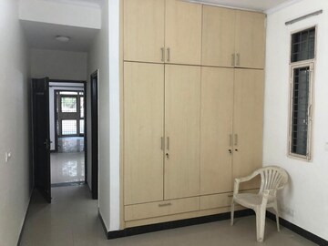 Room in 3 BHK Builder Floor at Palam Vihar – for Rent
