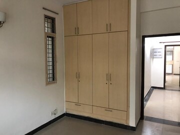 Room in 3 BHK Builder Floor at Palam Vihar – for Rent
