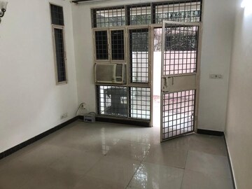 Room in 3 BHK Builder Floor at Palam Vihar – for Rent