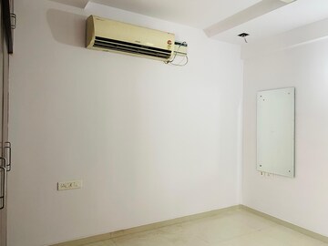 Room in 2 BHK Builder Floor at Madhapur – for Rent