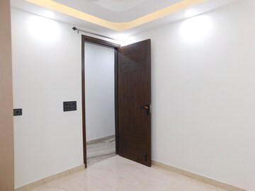 Room in 4 BHK Builder Floor at Chittaranjan Park – for Rent