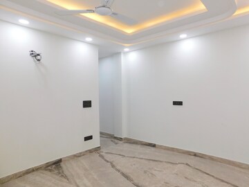 Room in 4 BHK Builder Floor at Chittaranjan Park – for Rent