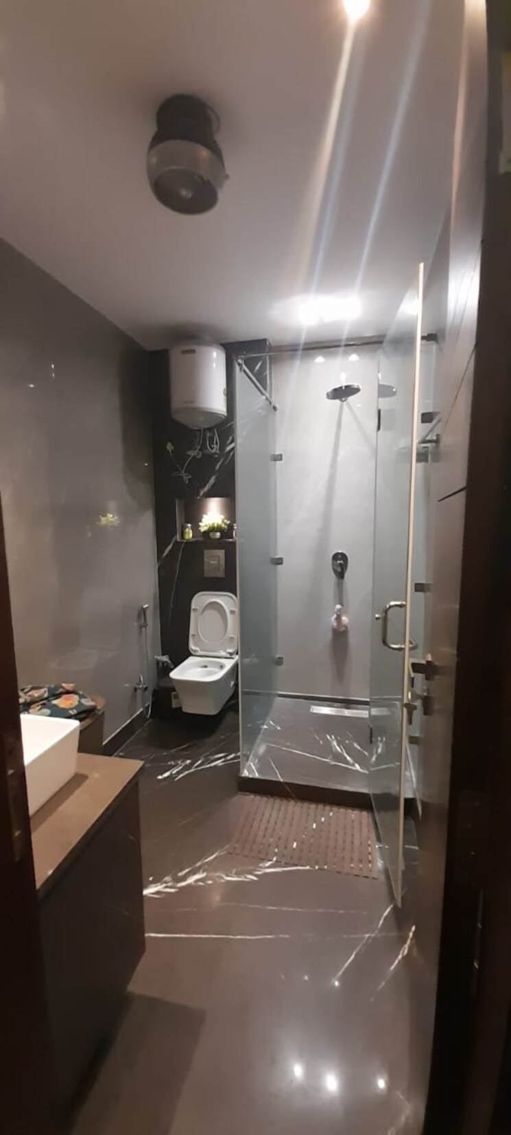 Bathroom, greater kailash ii 4 Bedroom 300 Sq.Yd. Builder Floor In Greater Kailash ii Delhi 8792036