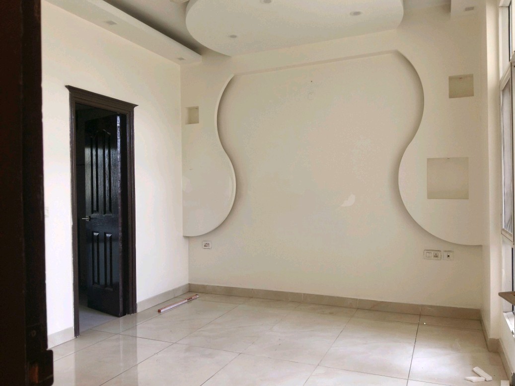 3 BHK + Servant Room Apartment For Sale in JM Aroma