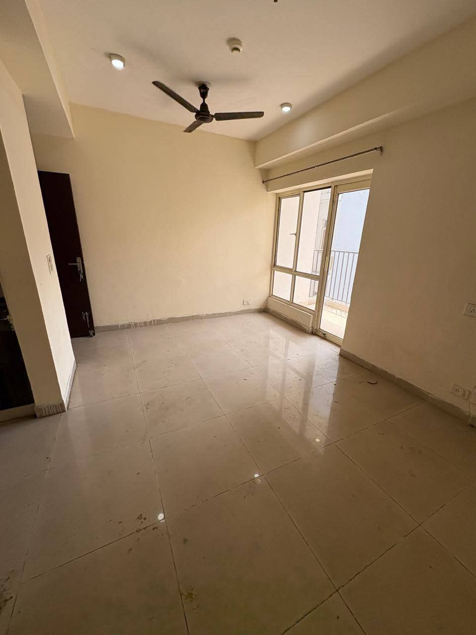 3 BHK + Servant Room Apartment For Sale in Amrapali Platinum