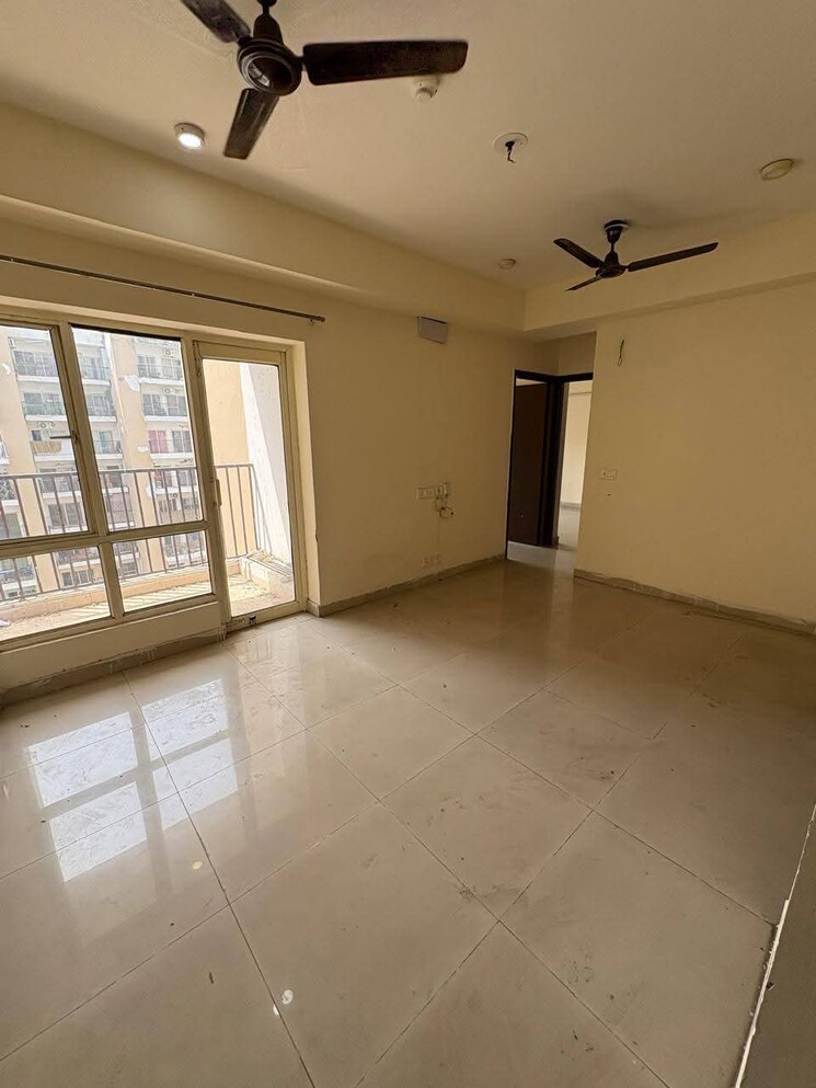 Room, amrapali-platinum 3 Bedroom 1775 Sq.Ft. Apartment In Sector 119 Noida 8792119