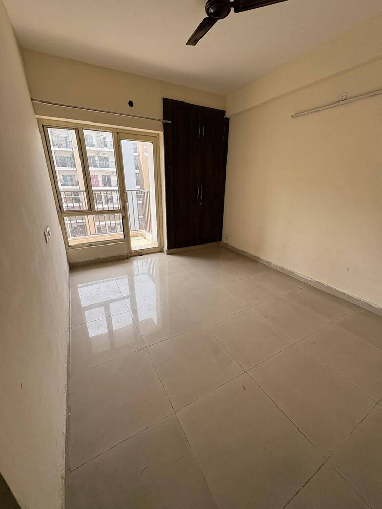 Room, amrapali-platinum 3 Bedroom 1775 Sq.Ft. Apartment In Sector 119 Noida 8792119