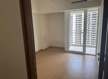 Room in 2 BHK Apartment at Godrej Woods, Sector 43 – for Sale