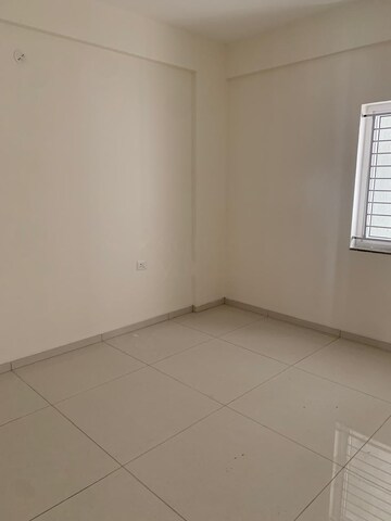 Room in 2 BHK Apartment at DSR Highland Greenz, Doddakannelli – for Rent
