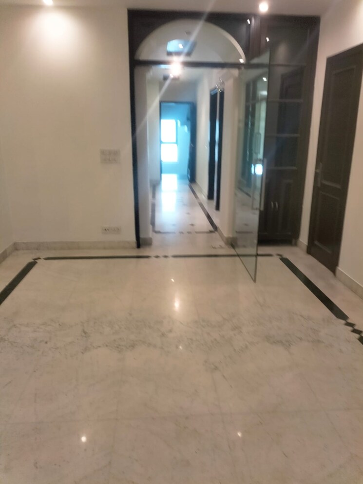Room, east-of-kailash-block-b-rwa 3 Bedroom 300 Sq.Yd. Builder Floor In East Of Kailash Delhi 8792170